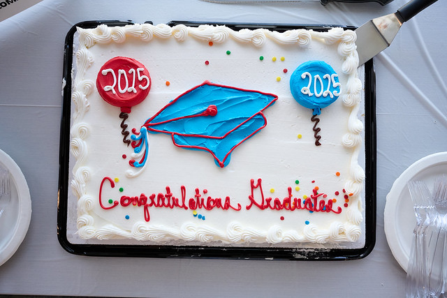 A graduation cake from 2025