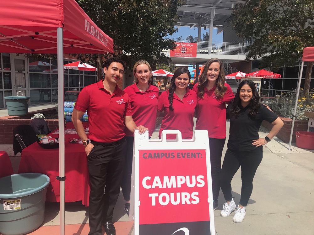 Campus Tour sign with the team
