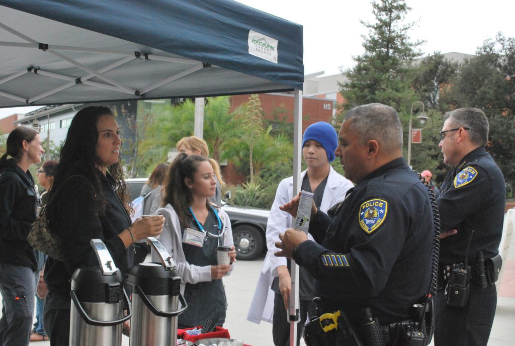 Palomar students (l-r) Rosalyn Adams, Dulce Trejo and Miguel Tiangco connect with Officer Gerard Perez (l) and Chief Chris Moore at the Coffee With a Cop event in the SU Quad on Sept. 21, 2017. (Taylor Salvesvold/The Telescope)
