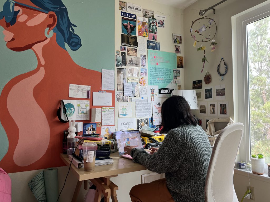 Gabby Le works at her desk in her bedroom.  (Tarah Lachmandas/IMPACT Magazine)