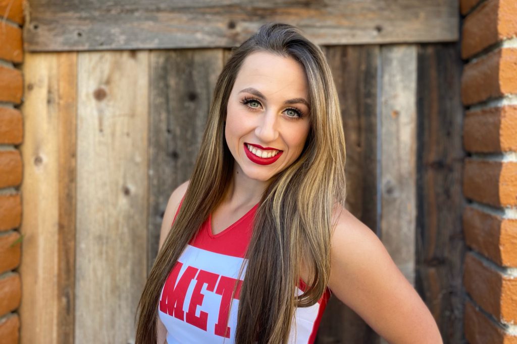 Cheerleader Amanda Yates