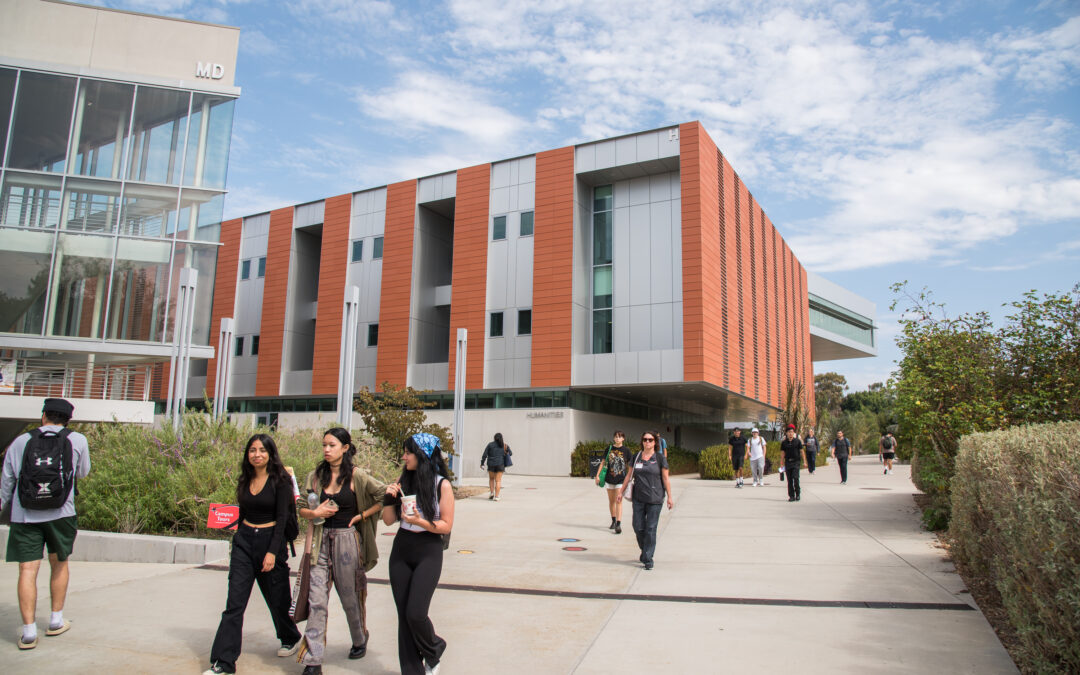 Image of Palomar College students on campus
