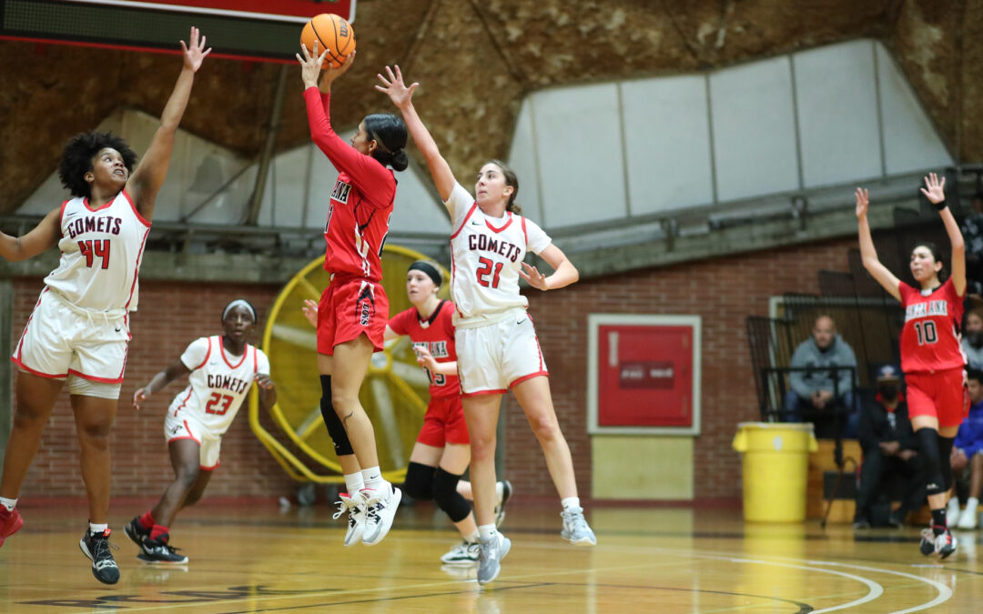 Image of the women's basketball team at Palomar College