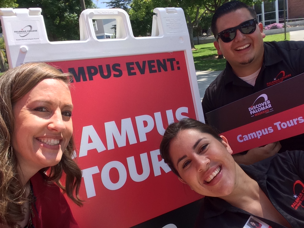 Tour guides at Campus Tour sign