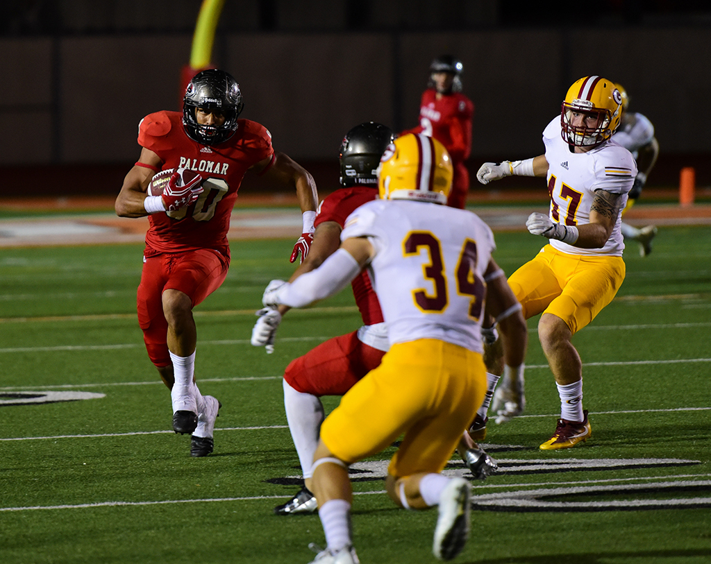 Palomar player Noah Faryniarz (80) returns a kickoff from for 24-yards against Saddleback to allowing the Comets to score their first touchdown on Nov. 5 at Wilson Stadium. Comets loss to the Saddleback’s 39-27. Johnny Jones/The Telescope