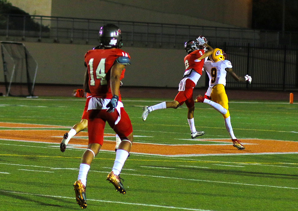 Palomar Michael Moore (9) intercepts the ball from Saddleback receiver Deondre Moore (9) the comets during Saturday night game at Wilson Stadium Chick Embrey Field. Nov 5. The comets loss to the Saddleback’s 39-27. Johnny Jones/The Telescope
