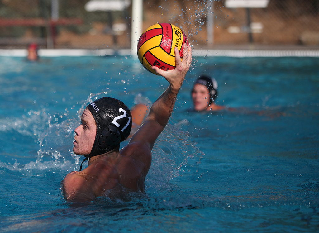 Palomar's Dylan Van Horn (21) throws the ball into the back of the net during the first quarter. Palomar won 27-11 against the Miramar Jets on Oct. 12 at Wallace Memorial Pool. Bruce Woodward/The Telescope