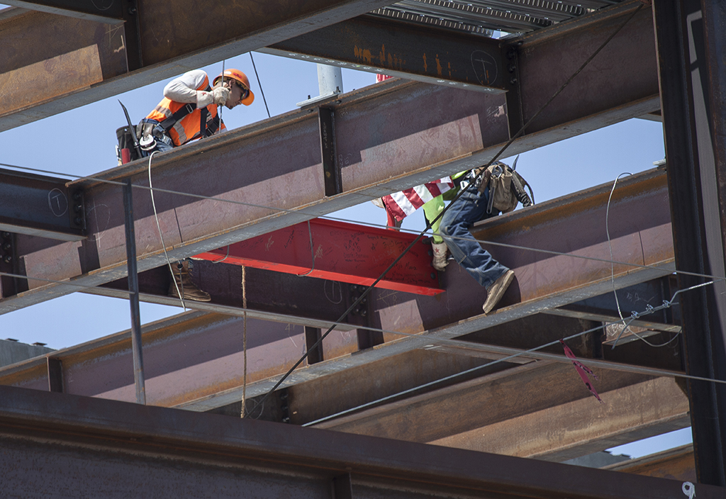 Construction workers bolt the last beam onto the Palomar College Library/Learning Resource Center during the topping out ceremony on July 28 at the San Marcos campus. Stephen Davis/The Telescope