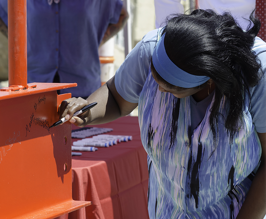 Palomar College Library Co-Chair Marlene Forney signs the final beam before it was hoisted and bolted into the new Library/Learning Resource Center during the Topping Out Ceremony held on July 28 at the San Marcos campus. Tracy Grassel/The Telescope