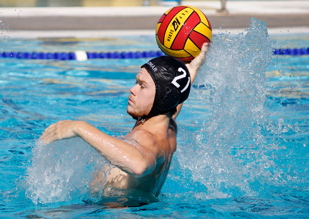 Palomar's Dylan Van Horn (21) gets ready to pass the ball during the Men's Water Polo PCAC Conference game between Palomar and Miramar on Nov. 4 at the Ned Baumer Pool. Palomar men won 22-12. Coleen Burnham/The Telescope