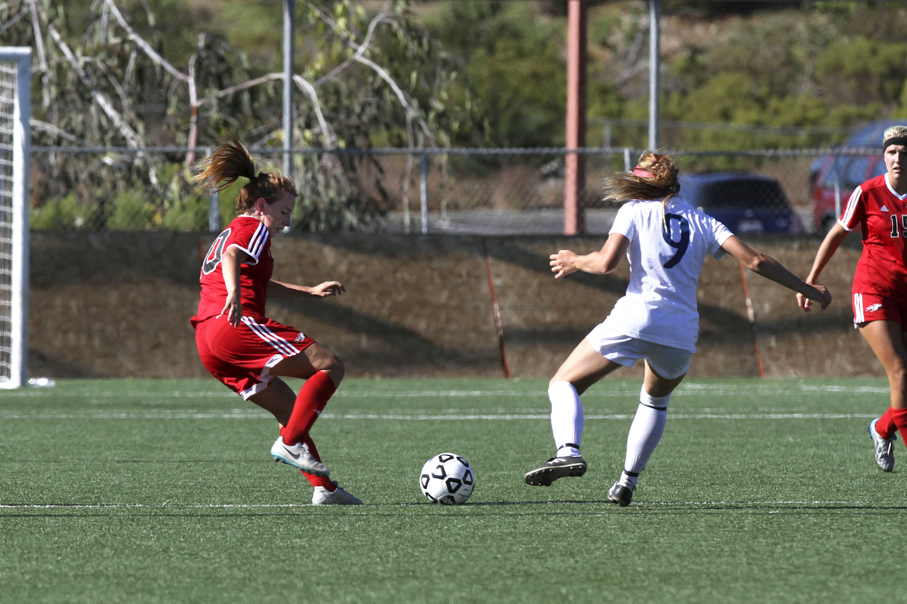 Palomar midfielder Kiatlyn Crone fights for the ball. (Marcela Alauie/The Telescope)