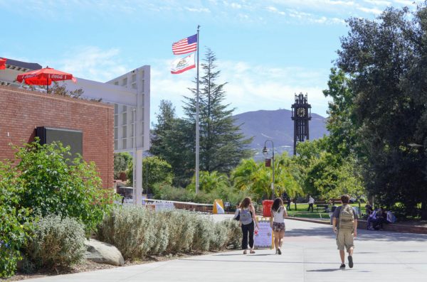 Palomar students walk around campus between classes on a warm Oct. 10 day. Tracy Grassel/The Telescope