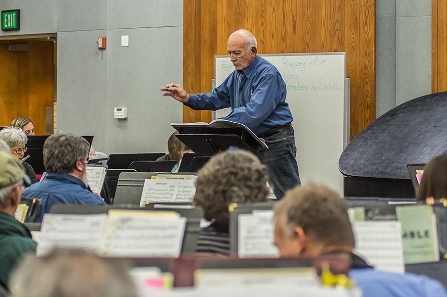 The Palomar Pacific Coast Concert Band rehearses under the direction of Kenneth Bell for their upcoming performance of Rhapsody in Blue on Nov. 17th. Joe Dusel/ The Telescope.