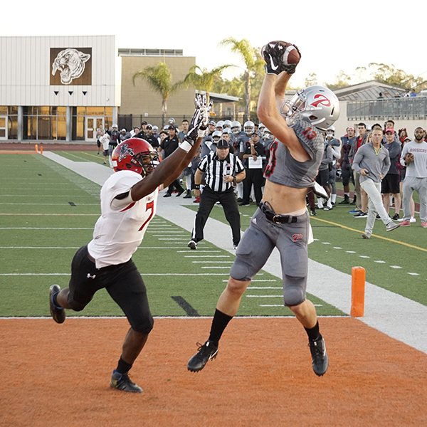 Wide reciever Devin Nildon catches a pass from QB Matt Romero for the first touchdown of the game against Chaffey College. The Comets defeated Chaffey 31-26 on Sept. 30, 2017. (Anthony Cole/The Telescope)